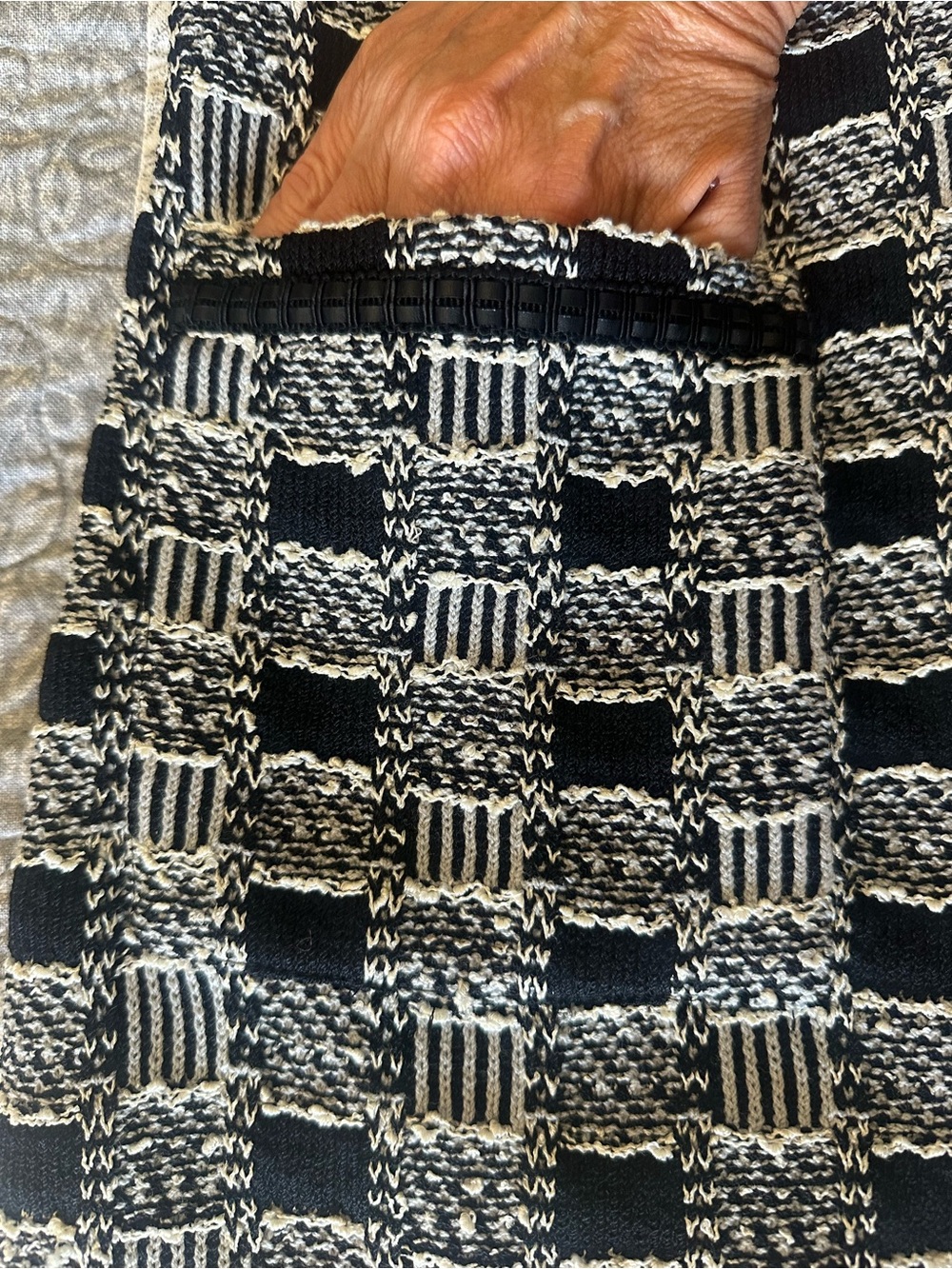 St. John Black and Gray Textured Knit Long Sweater-Size 4 - Picture 3 of 6